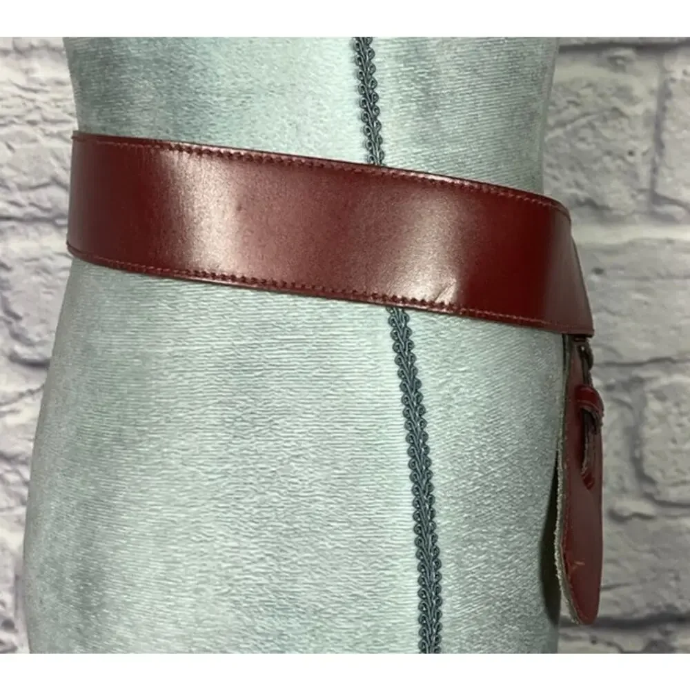 Unique Vintage Anne Klein Leather Belt with Unusual Hook-like Buckle